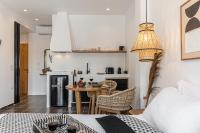 Kuchyňa alebo kuchynka v ubytovaní Flèria Seaview Suites