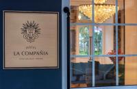 Hotel La Compania, In The Unbound Collection By Hyattに飾ってある許可証、賞状、看板またはその他の書類