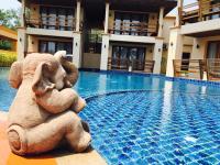 Bazén v ubytování Elegancy Resort Hua Hin nebo v jeho okolí