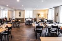 Un restaurant u otro lugar para comer en Landgasthof Adler