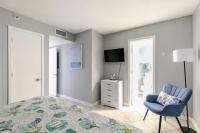 Ein Bett oder Betten in einem Zimmer der Unterkunft Oceanfront Luxury 2BR King Suite Atlantica Resort