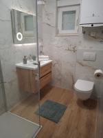 Kúpeľňa v ubytovaní Apartment Pag 6412c