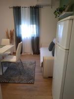 Kuchyňa alebo kuchynka v ubytovaní Apartment Pag 6412c