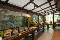 Mâncare la sau în apropiere de acest complex