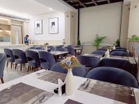 Χώρος καθιστικού στο Hotel Elinor By Dazzling Hotels & Resorts