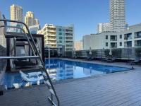 Der Swimmingpool an oder in der Nähe von STUDIO ONE Stunning Marina View - TIE Hotels &amp; Resorts