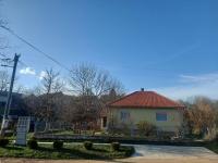 a house with a red roof on a street at Miris prirode in Vrdnik