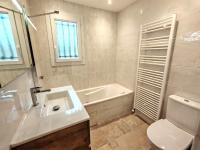 Kúpeľňa v ubytovaní Villa piscine Lou Pitchoun