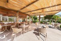 Reštaurácia alebo iné gastronomické zariadenie v ubytovaní Ixia Dream hotel - Adults only