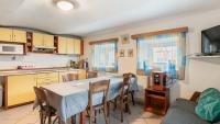 Kuchyň nebo kuchyňský kout v ubytování Holiday House Mária