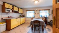 Kuchyň nebo kuchyňský kout v ubytování Holiday House Mária