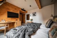 TV a/nebo společenská místnost v ubytování Hotel Litworowy Staw
