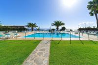 The swimming pool at or close to Salt Apartments Reina Sol