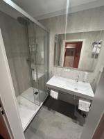 A bathroom at Hotel Caroline