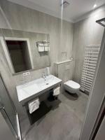 A bathroom at Hotel Caroline