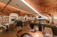 Restauracja lub miejsce do jedzenia w obiekcie Hotel Villa I Pini