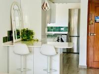Kuchyňa alebo kuchynka v ubytovaní Casa Gracia Stylish apartment close to the beach BY NAMASTE ELITE
