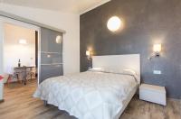 Łóżko lub łóżka w pokoju w obiekcie Alison Apartments