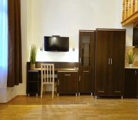 Televízia a/alebo spoločenská miestnosť v ubytovaní Safona - Pantheon Apartments