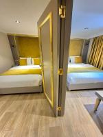Postel nebo postele na pokoji v ubytování Taksim La Marino Hotel