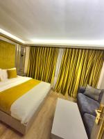 Postel nebo postele na pokoji v ubytování Taksim La Marino Hotel