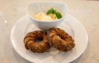 ホテルの敷地内または近くでの食事または食べ物