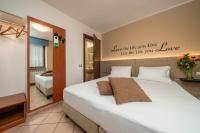 Posteľ alebo postele v izbe v ubytovaní Hotel Oasi Verde