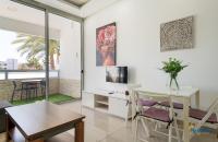 TV a/nebo společenská místnost v ubytování Lenas Modern Apartment