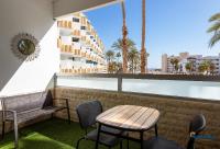 Bazén v ubytování Lenas Modern Apartment nebo v jeho okolí