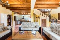 A seating area at Panoramic View Villa Almogía