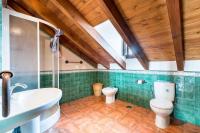 A bathroom at Panoramic View Villa Almogía