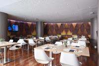 Reštaurácia alebo iné gastronomické zariadenie v ubytovaní Catalonia Park Putxet