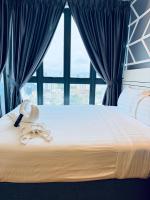 Ein Bett oder Betten in einem Zimmer der Unterkunft XING LUN KLCC The Colony Infinitum