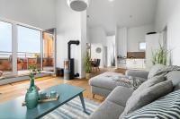Posezení v ubytování Ocean Sunset- Penthouse, Balkon, Kamin