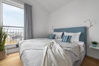 Postel nebo postele na pokoji v ubytování Ocean Sunset- Penthouse, Balkon, Kamin