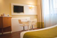 Telewizja i/lub zestaw kina domowego w obiekcie Best Western Mirage Hotel Fiera