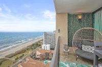 Ein allgemeiner Meerblick oder ein Meerblick von des Aparthotels aus