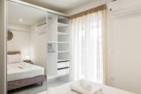 Posteľ alebo postele v izbe v ubytovaní 2bdr Athens Riviera Sea View Apartment By The Olon