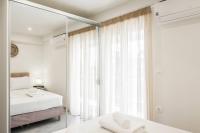 Posteľ alebo postele v izbe v ubytovaní 2bdr Athens Riviera Sea View Apartment By The Olon