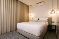 Posteľ alebo postele v izbe v ubytovaní Luxury Apt Near The Beach Athens Riviera By Olon