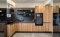 Kuchyňa alebo kuchynka v ubytovaní Luxury Apt Near The Beach Athens Riviera By Olon