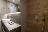 Kúpeľňa v ubytovaní Luxury Apt Near The Beach Athens Riviera By Olon