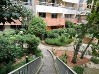 Ogród w obiekcie Cosy Duplex avec Parking à Paris 19 by immo kit bnb