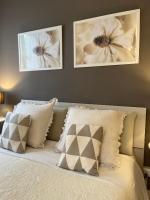 A bed or beds in a room at Your Studio Apartment in Sirmione