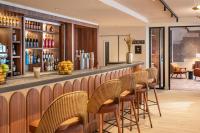 Ο χώρος του lounge ή του μπαρ στο Novotel Paris La Défense Nanterre