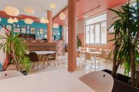 Un restaurante o sitio para comer en B&B Hotel Treviso