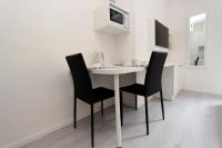 Televízia a/alebo spoločenská miestnosť v ubytovaní Apartments Simple Teslina