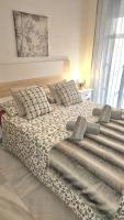 A bed or beds in a room at Ideal Holiday Apartment City Center