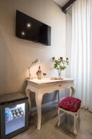 A television and/or entertainment centre at Roma 2B