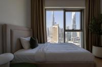 Postel nebo postele na pokoji v ubytování TH-Homes Downtown 2 Bedroom with Burj Khalifa view